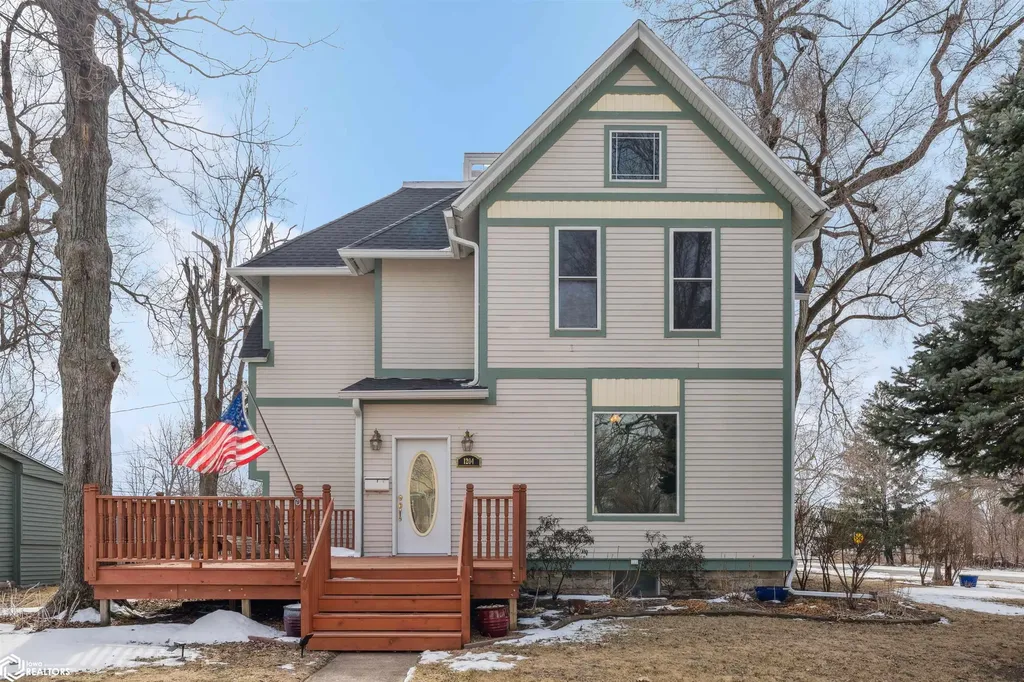 1204 3rd Avenue Grinnell IA 50112