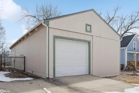 1204 3rd Avenue Grinnell IA 50112