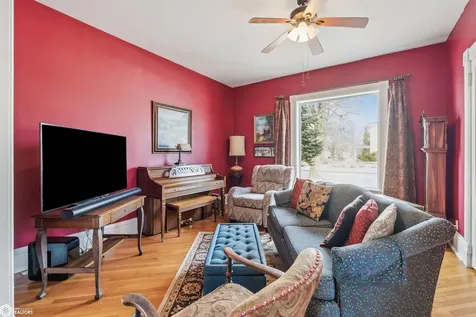 1204 3rd Avenue Grinnell IA 50112