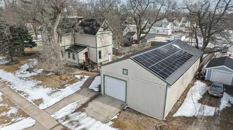 1204 3rd Avenue Grinnell IA 50112