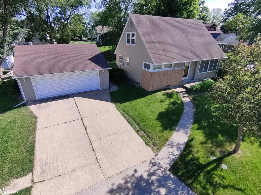 515 W Des Moines Street Brooklyn IA 52211