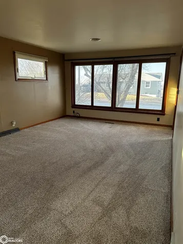 515 W Des Moines Street Brooklyn IA 52211