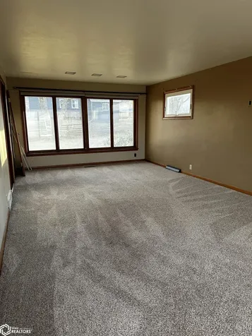 515 W Des Moines Street Brooklyn IA 52211