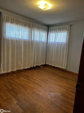 515 W Des Moines Street Brooklyn IA 52211