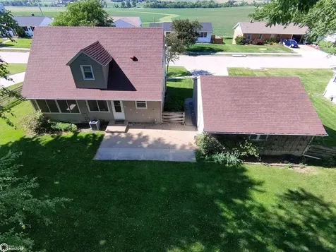 515 W Des Moines Street Brooklyn IA 52211