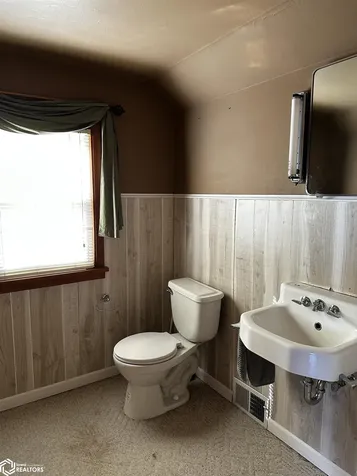 515 W Des Moines Street Brooklyn IA 52211