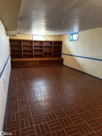 515 W Des Moines Street Brooklyn IA 52211