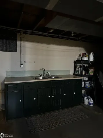515 W Des Moines Street Brooklyn IA 52211