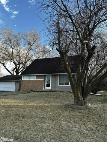 515 W Des Moines Street Brooklyn IA 52211