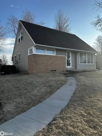 515 W Des Moines Street Brooklyn IA 52211