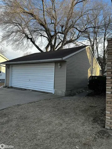 515 W Des Moines Street Brooklyn IA 52211
