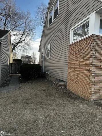 515 W Des Moines Street Brooklyn IA 52211