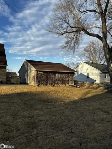 515 W Des Moines Street Brooklyn IA 52211