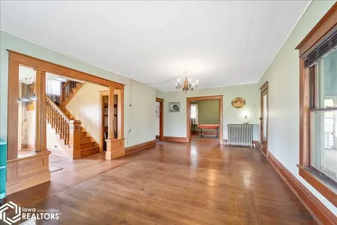 613 Washington Street Eldora IA 50627