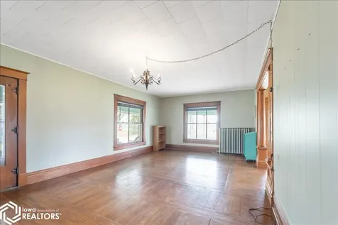 613 Washington Street Eldora IA 50627
