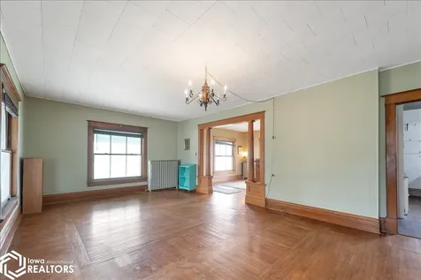 613 Washington Street Eldora IA 50627