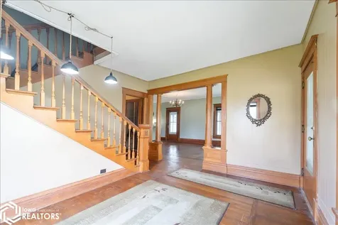 613 Washington Street Eldora IA 50627
