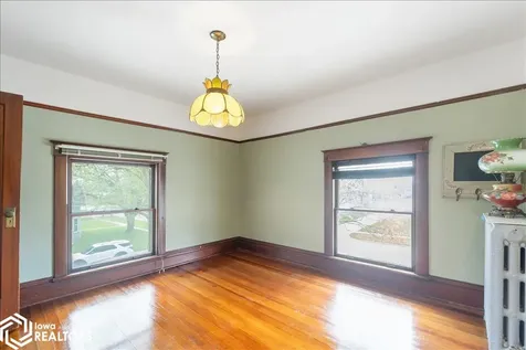 613 Washington Street Eldora IA 50627