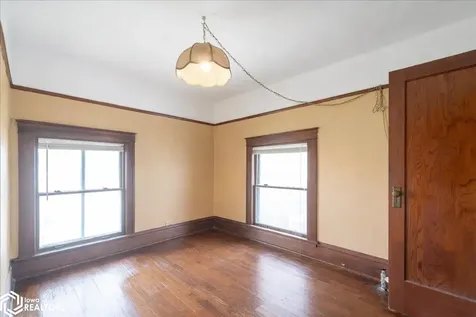 613 Washington Street Eldora IA 50627