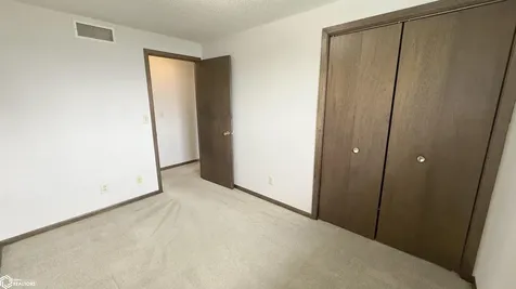 3310 Delaware Avenue Mason City IA 50401