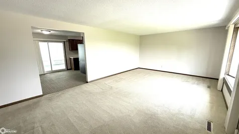 3310 Delaware Avenue Mason City IA 50401