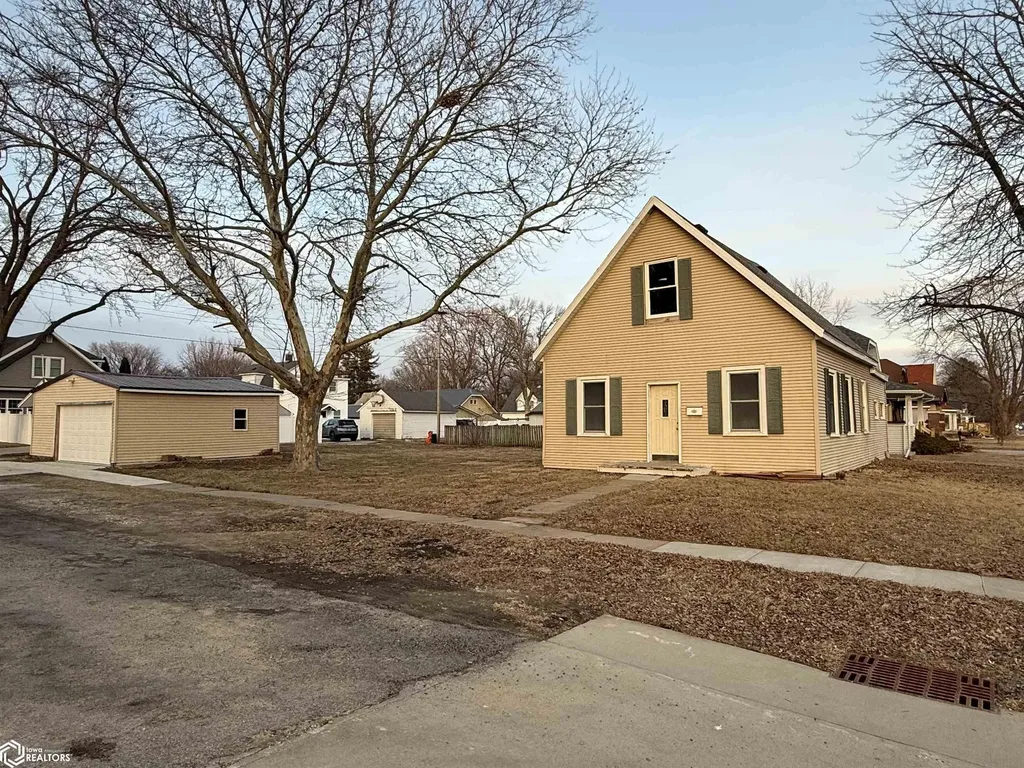 1816 S 8th Street Burlington IA 52601