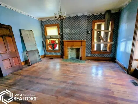 317 S Central Avenue Burlington IA 52601