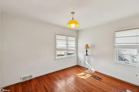 167 W Alta Vista Avenue Ottumwa IA 52501