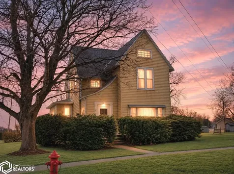 327 N Shuffleton Street Sigourney IA 52591