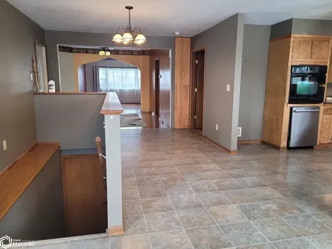 327 N Shuffleton Street Sigourney IA 52591