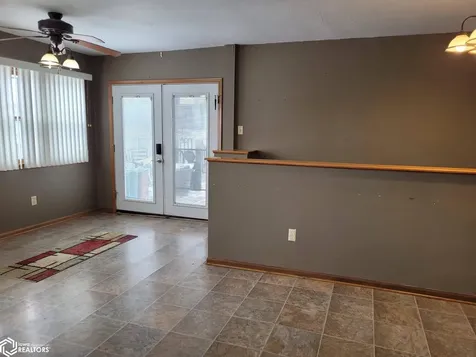 327 N Shuffleton Street Sigourney IA 52591
