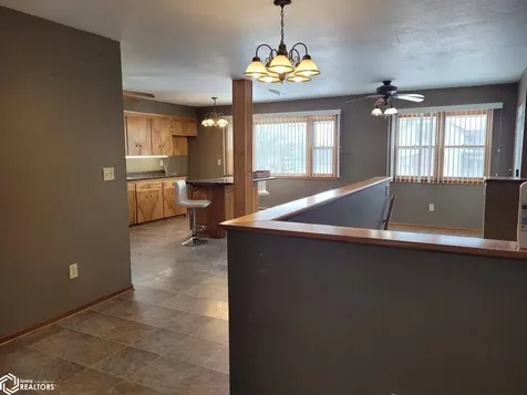 327 N Shuffleton Street Sigourney IA 52591