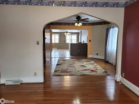 327 N Shuffleton Street Sigourney IA 52591