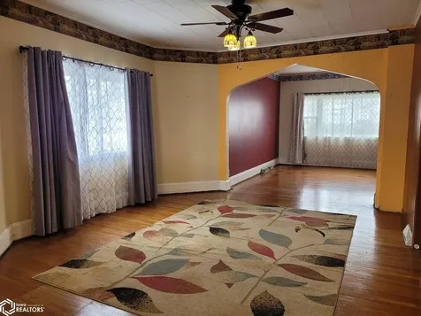 327 N Shuffleton Street Sigourney IA 52591