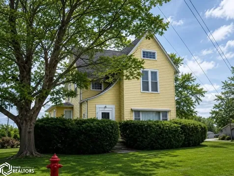 327 N Shuffleton Street Sigourney IA 52591