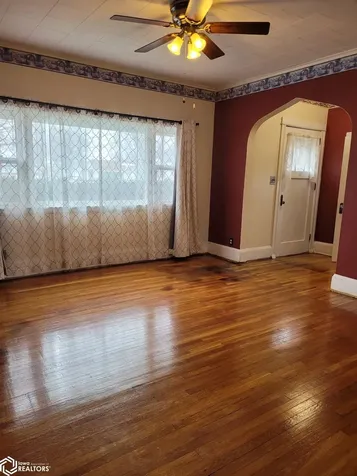 327 N Shuffleton Street Sigourney IA 52591