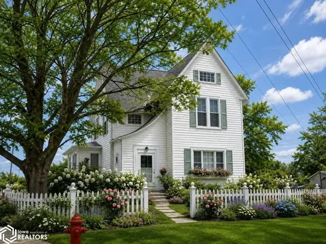 327 N Shuffleton Street Sigourney IA 52591