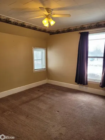 327 N Shuffleton Street Sigourney IA 52591