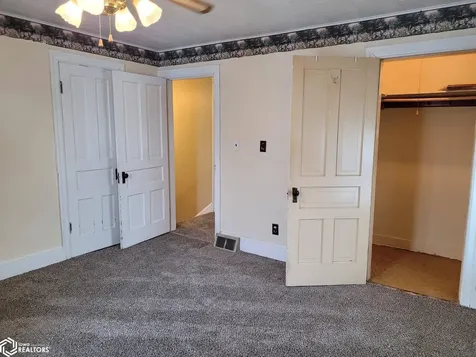 327 N Shuffleton Street Sigourney IA 52591