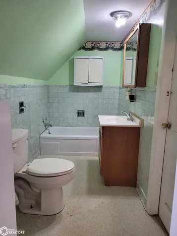 327 N Shuffleton Street Sigourney IA 52591
