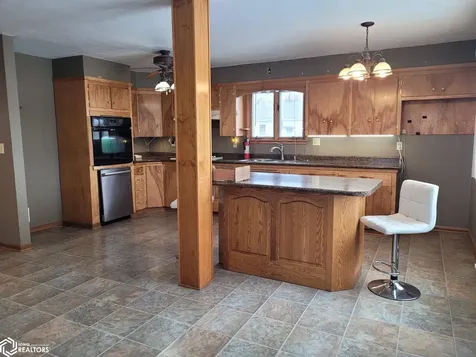 327 N Shuffleton Street Sigourney IA 52591