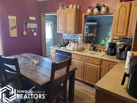 110 N College Agency IA 52530