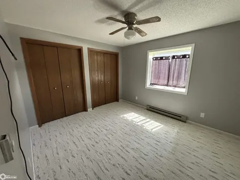4223 W Lakeshore Drive Brooklyn IA 52211