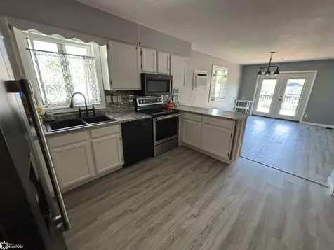 4223 W Lakeshore Drive Brooklyn IA 52211