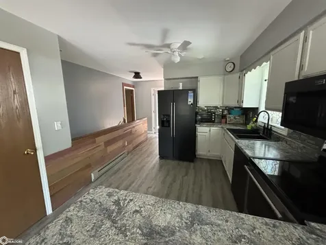 4223 W Lakeshore Drive Brooklyn IA 52211