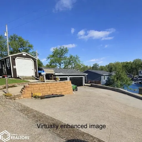 4223 W Lakeshore Drive Brooklyn IA 52211