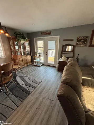 4223 W Lakeshore Drive Brooklyn IA 52211