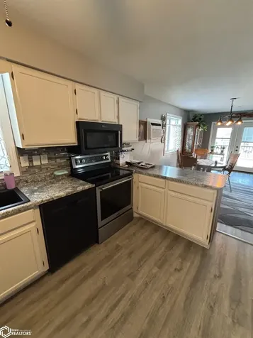 4223 W Lakeshore Drive Brooklyn IA 52211