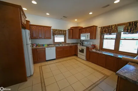 515 2nd Avenue Ackley IA 50601