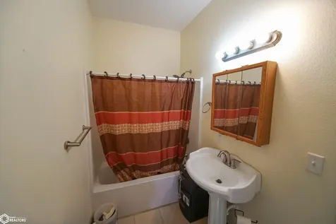 515 2nd Avenue Ackley IA 50601
